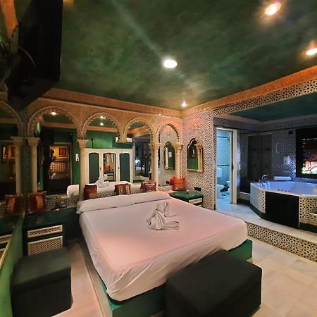 Hostal Avenida Andalucia - Solo Adultos 塞维利亚 外观 照片