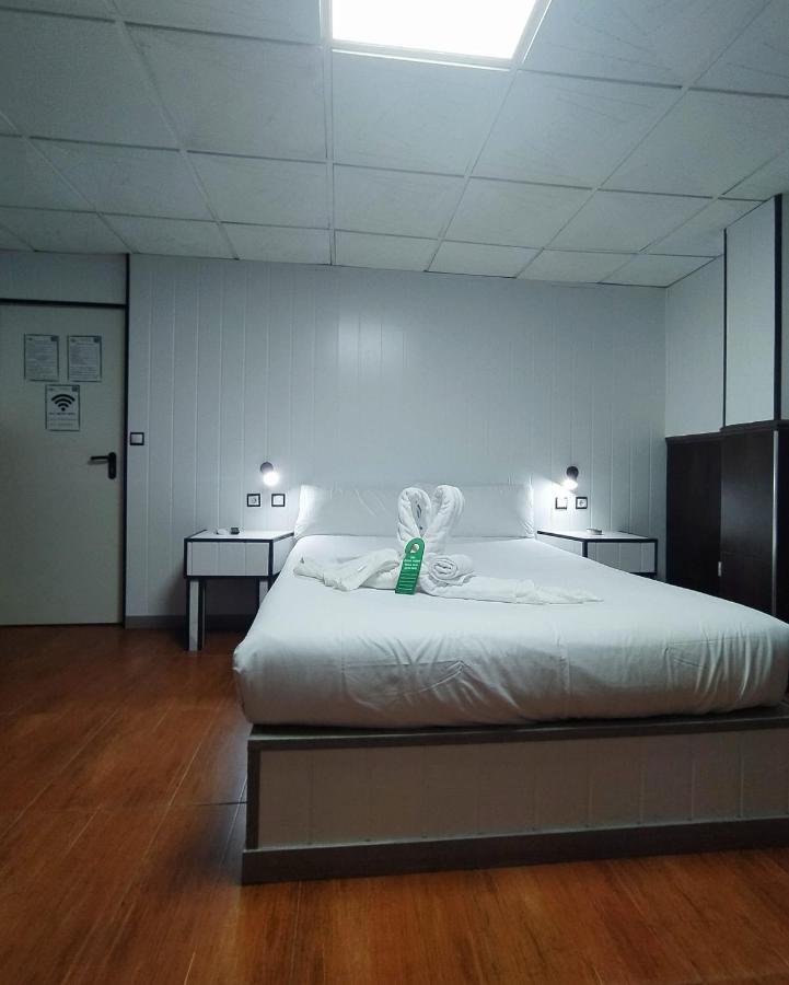 Hostal Avenida Andalucia - Solo Adultos 塞维利亚 外观 照片