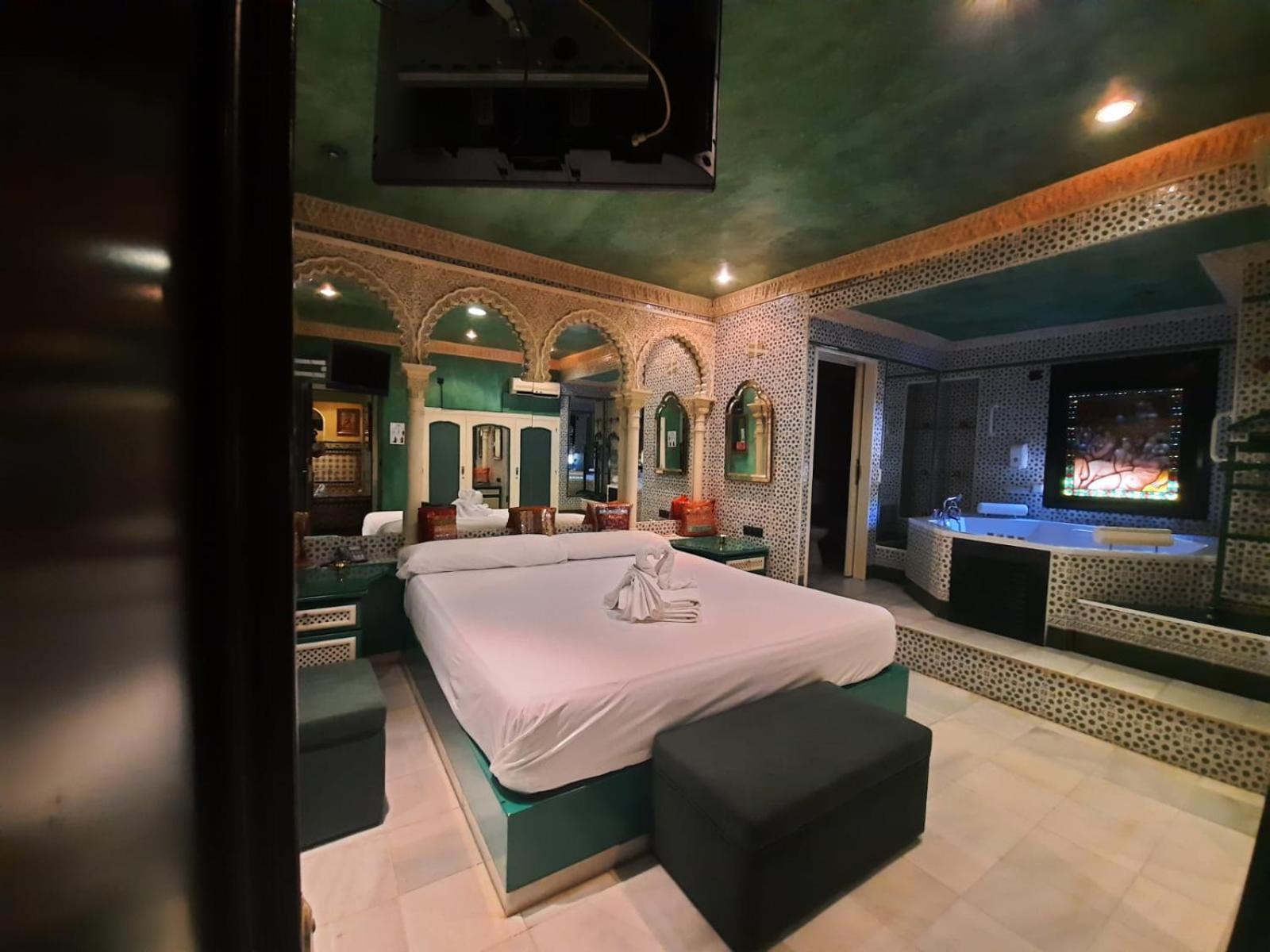 Hostal Avenida Andalucia - Solo Adultos 塞维利亚 外观 照片