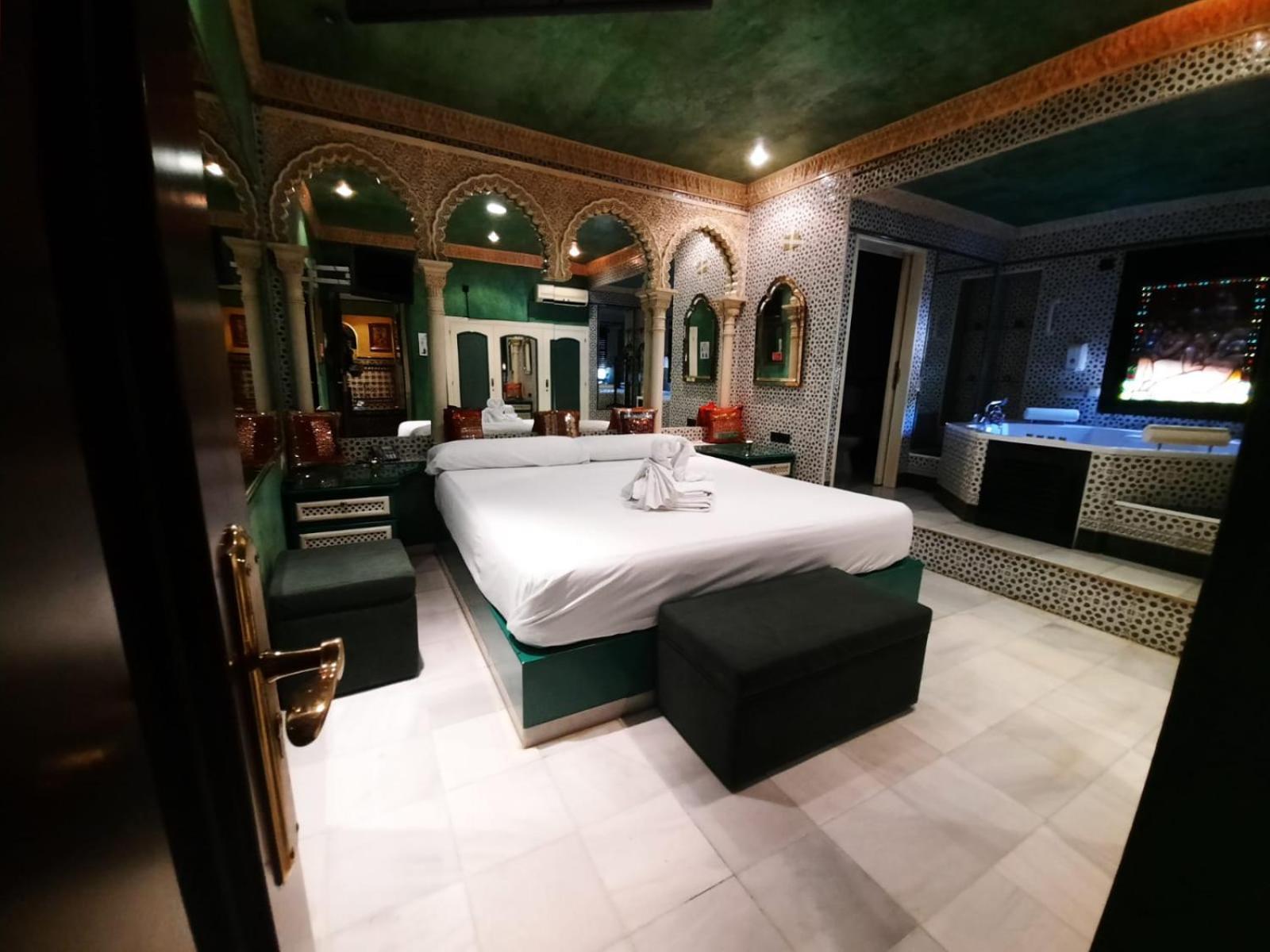 Hostal Avenida Andalucia - Solo Adultos 塞维利亚 外观 照片
