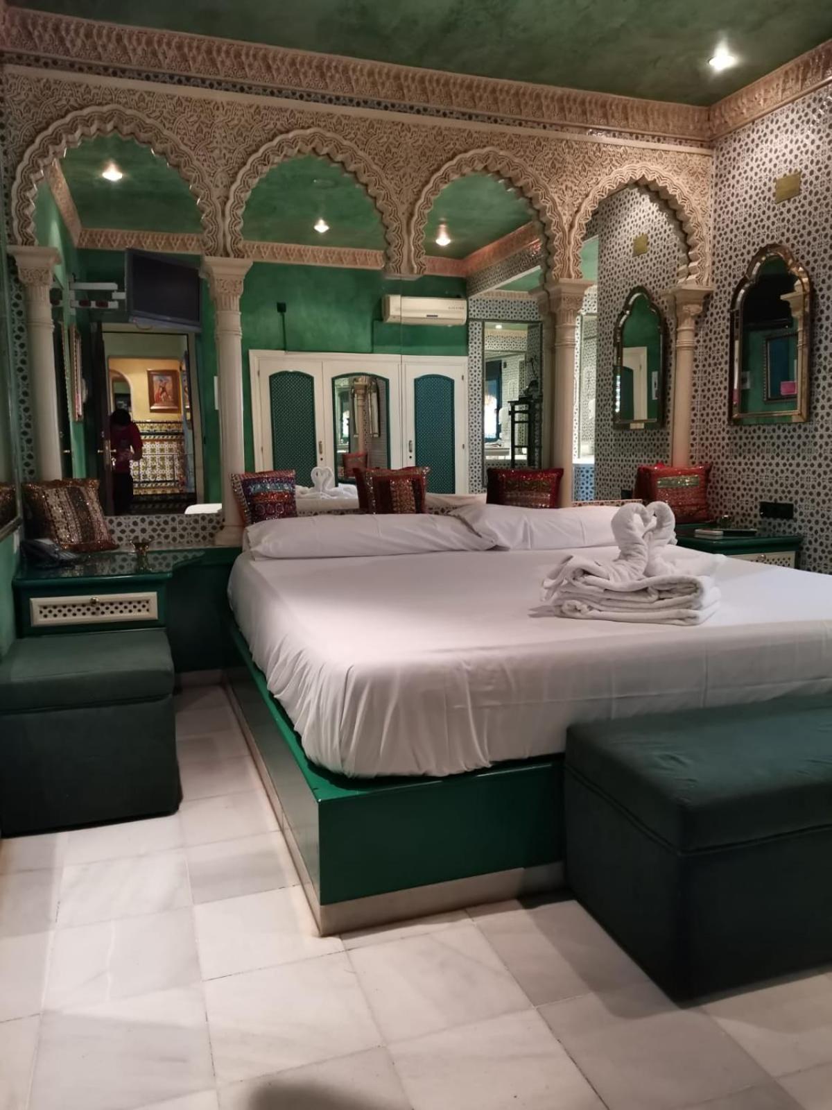 Hostal Avenida Andalucia - Solo Adultos 塞维利亚 外观 照片