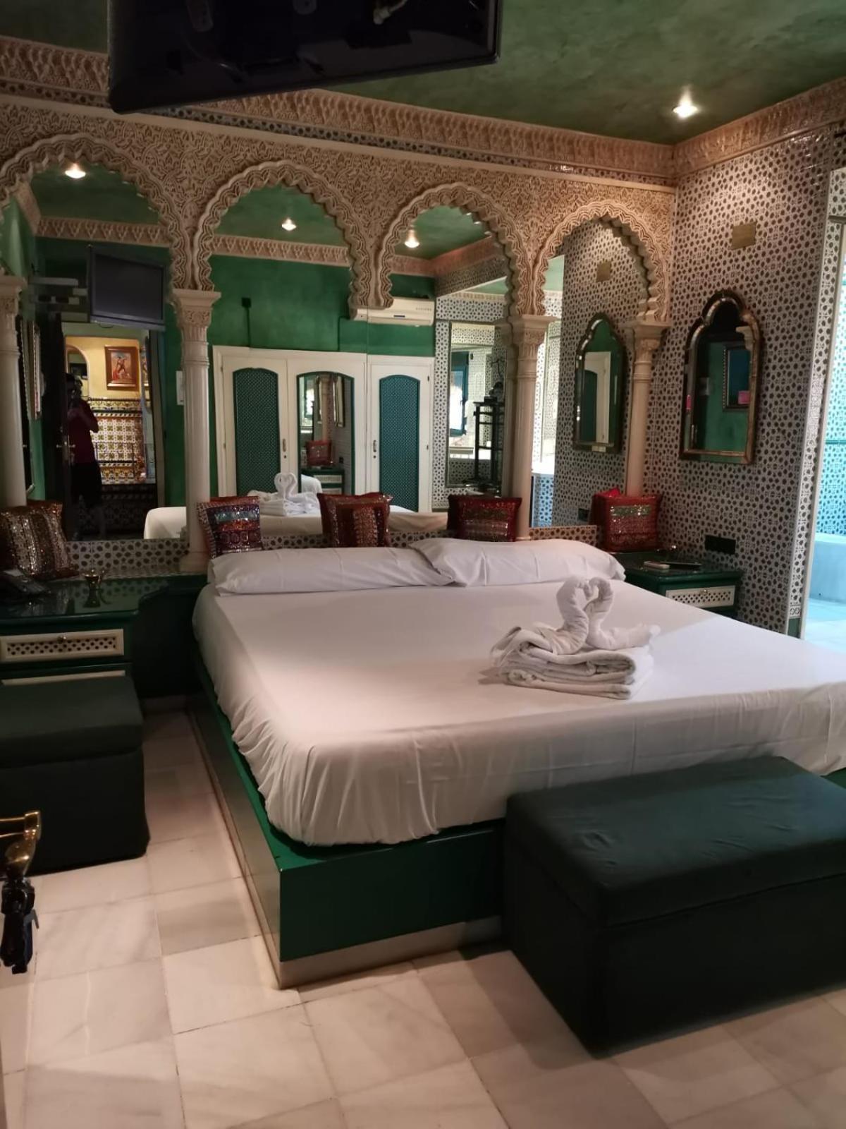 Hostal Avenida Andalucia - Solo Adultos 塞维利亚 外观 照片