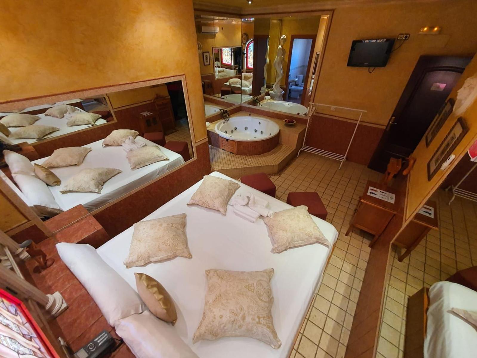 Hostal Avenida Andalucia - Solo Adultos 塞维利亚 外观 照片
