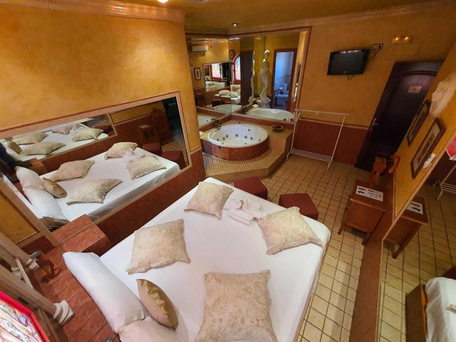 Hostal Avenida Andalucia - Solo Adultos 塞维利亚 外观 照片