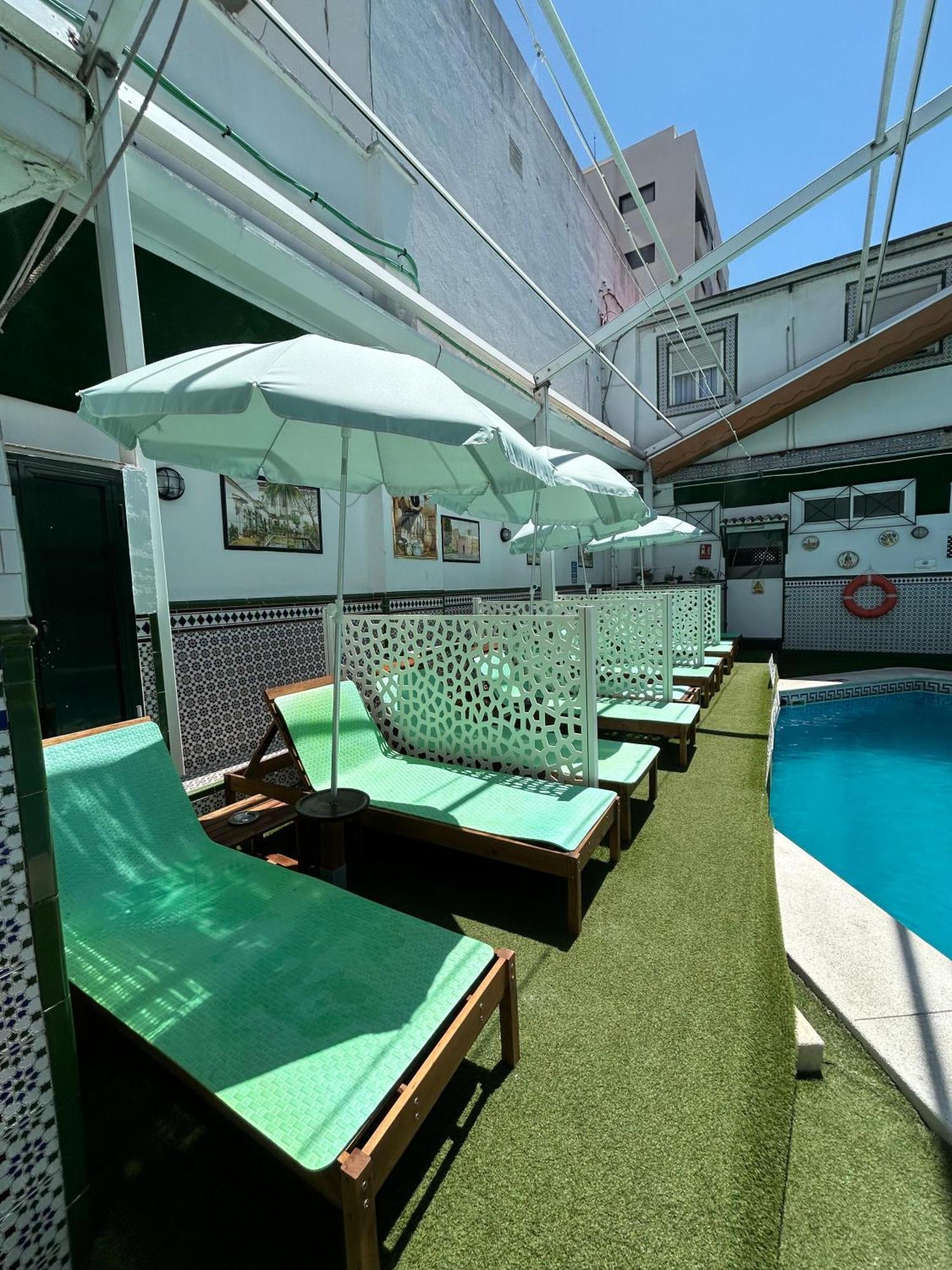 Hostal Avenida Andalucia - Solo Adultos 塞维利亚 外观 照片