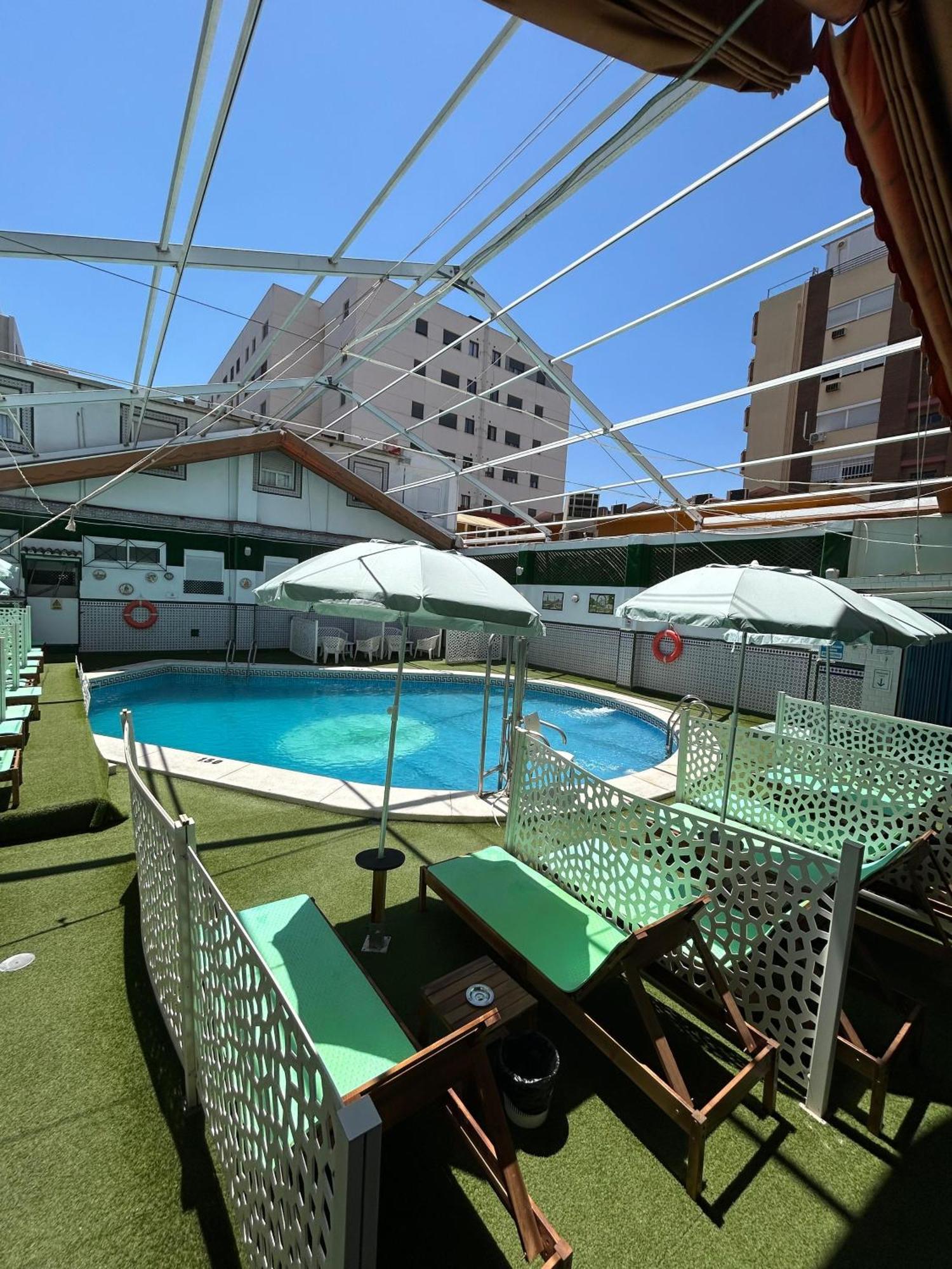 Hostal Avenida Andalucia - Solo Adultos 塞维利亚 外观 照片