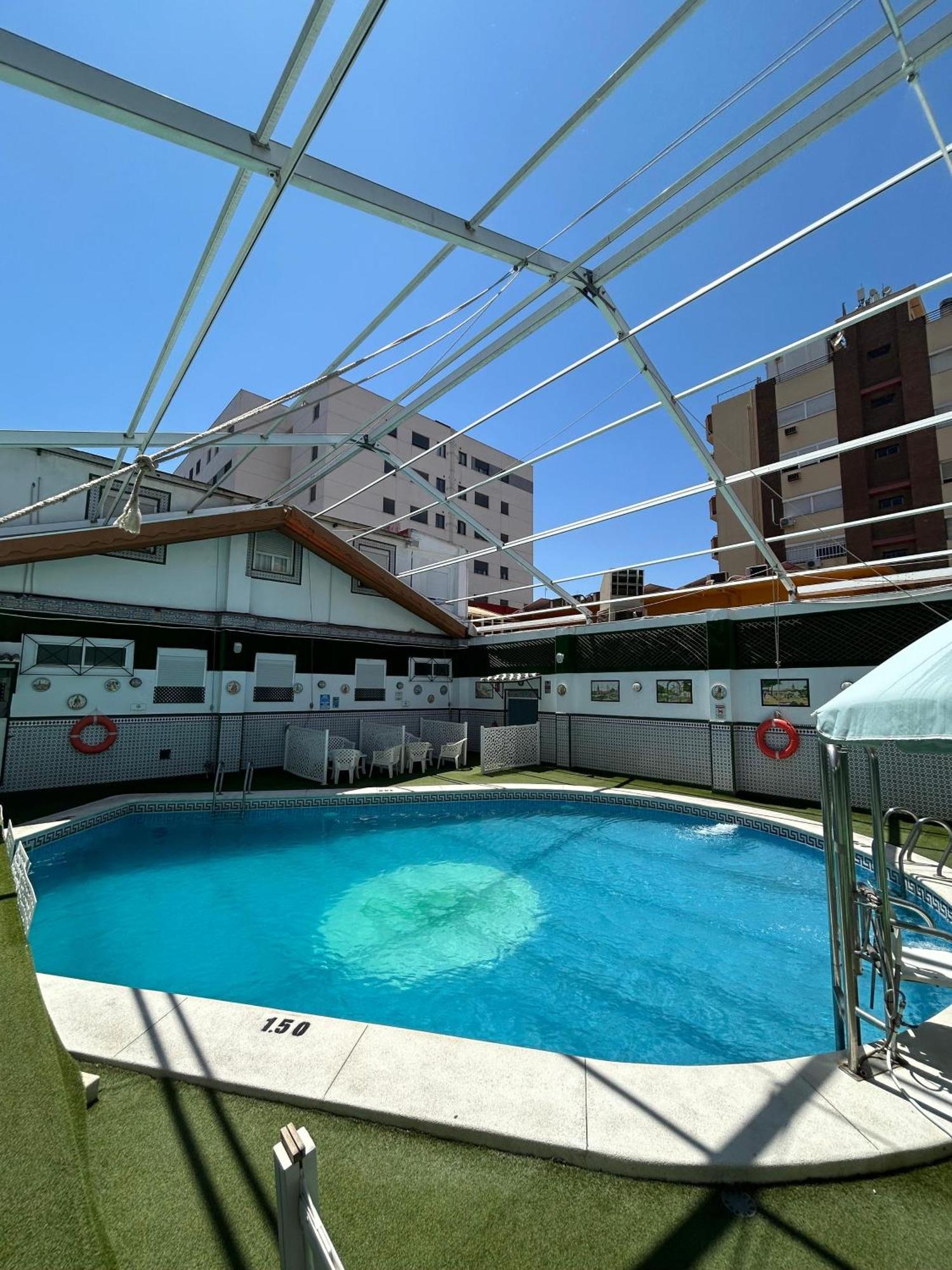 Hostal Avenida Andalucia - Solo Adultos 塞维利亚 外观 照片