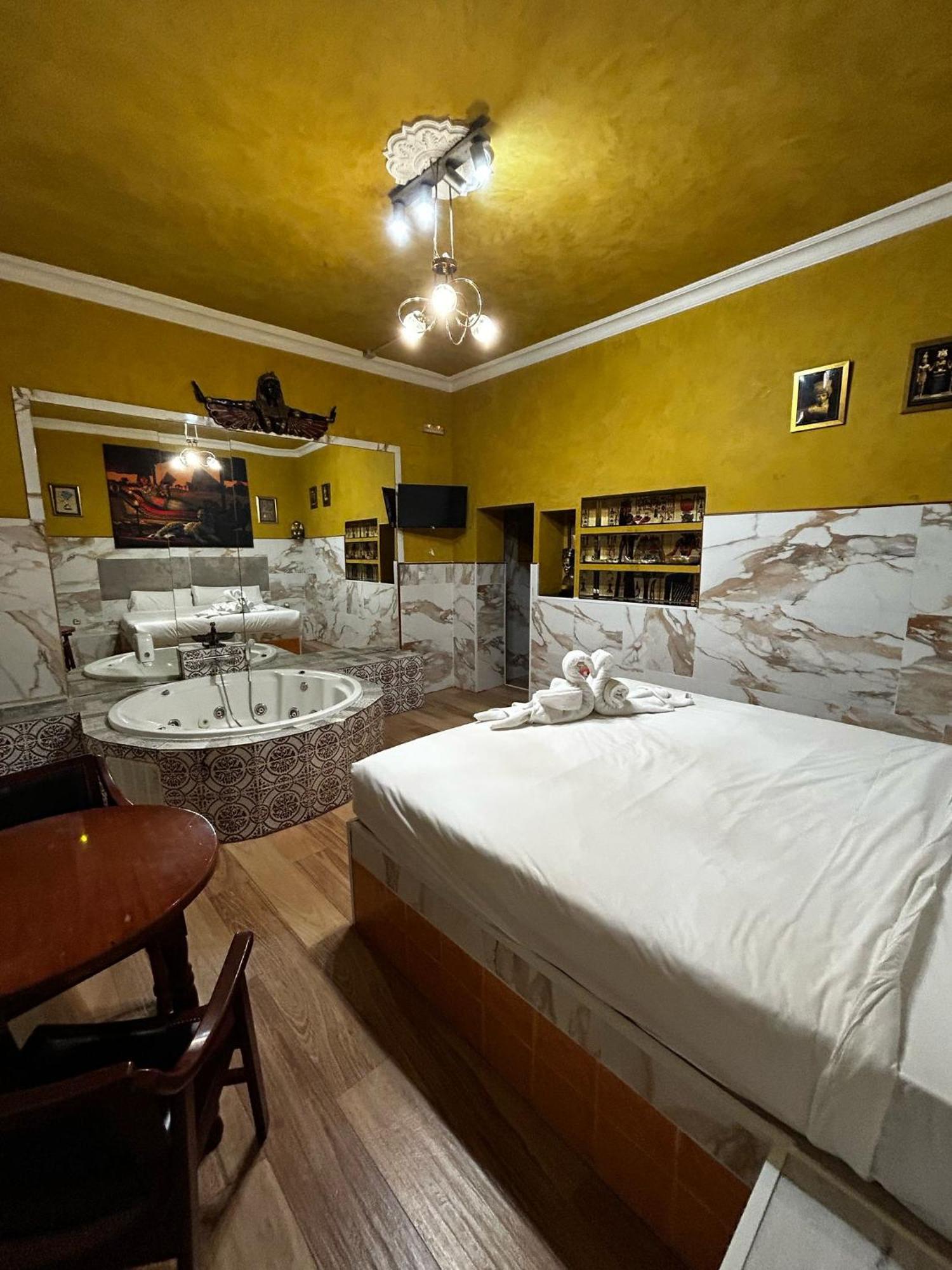 Hostal Avenida Andalucia - Solo Adultos 塞维利亚 外观 照片